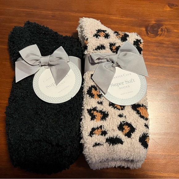 NWT fuzzy socks x 2 - Picture 1 of 7